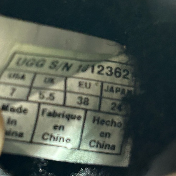 UGG WOMEN'S KEELY SHEARLING LINED BOOTIES,BLACK, US SIZE 7 - Picture 5 of 6